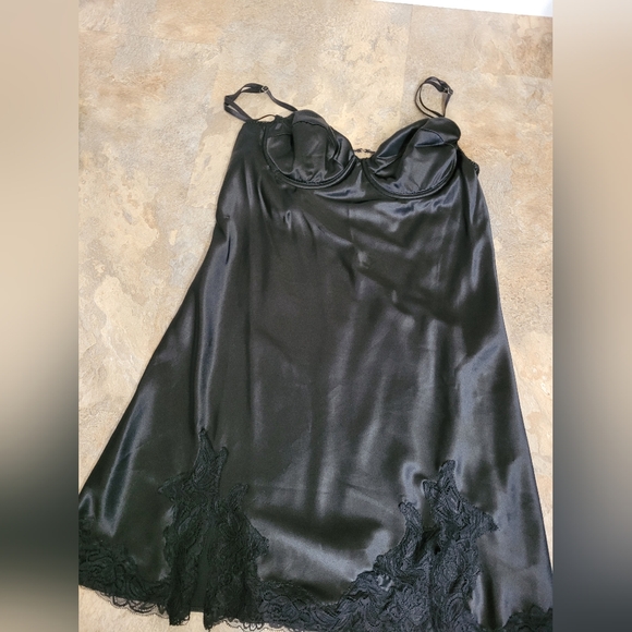 Satiny Lacy Lingerie with adjustable straps - Picture 1 of 7